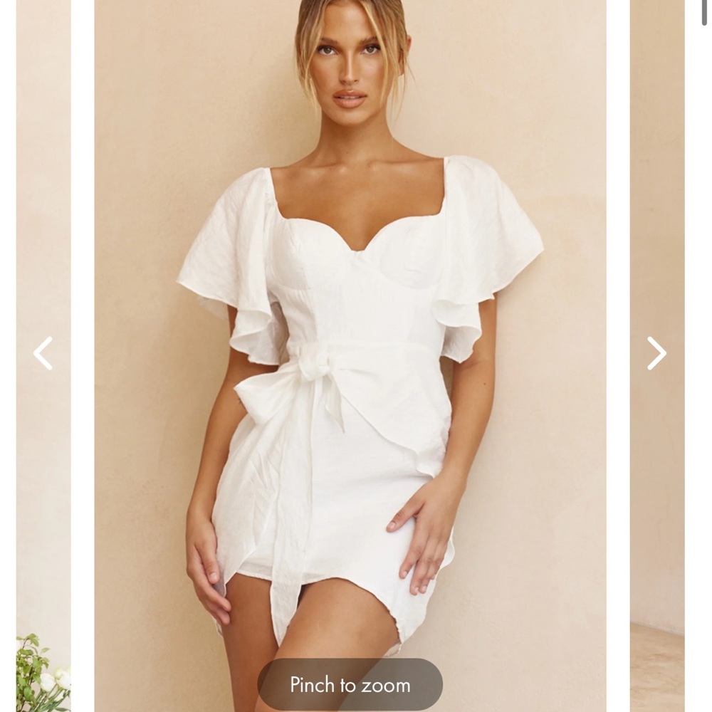 Selfie Leslie APHRODITE MOLDED BUST ANGEL SLEEVE WRAP DRESS